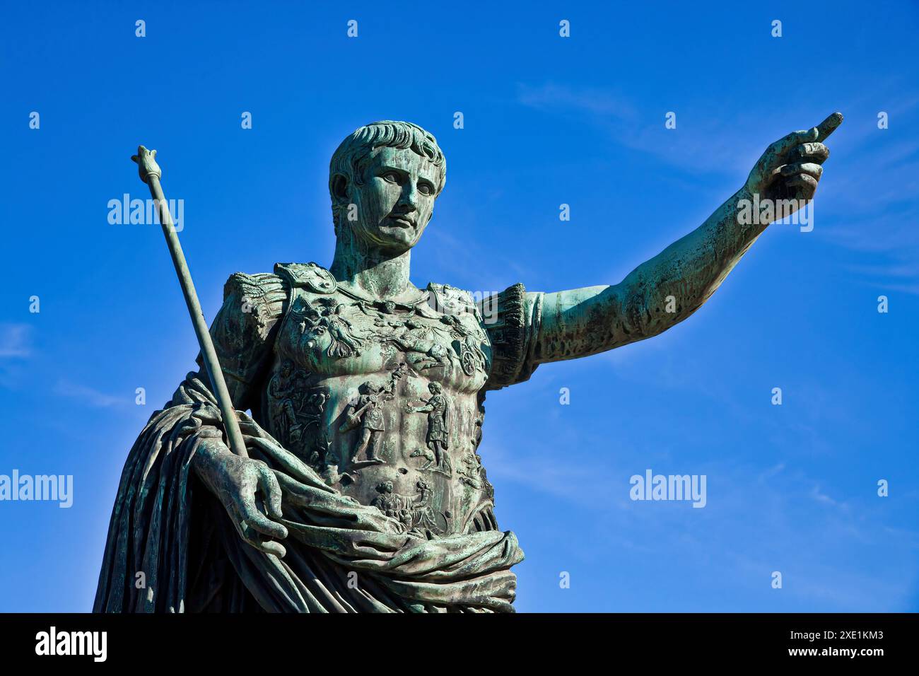 Julius Cäsar, antike Statue in Rom, Italien. Konzept für Führung, persönliches Wachstum, persönliche Entwicklung Stockfoto