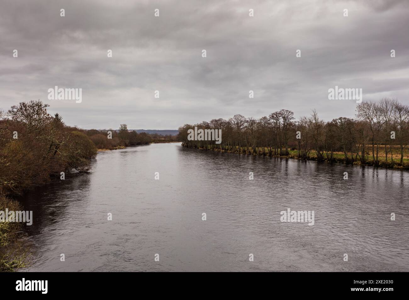 Highland, Schottland. Der Fluss Conon von der Moy Bridge in der Nähe von Marybank. Stockfoto