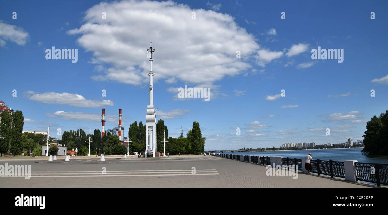 Woronesch, Russland - 23. August. 2018. Stele an der Admiralteiskaja-Botschaft Stockfoto