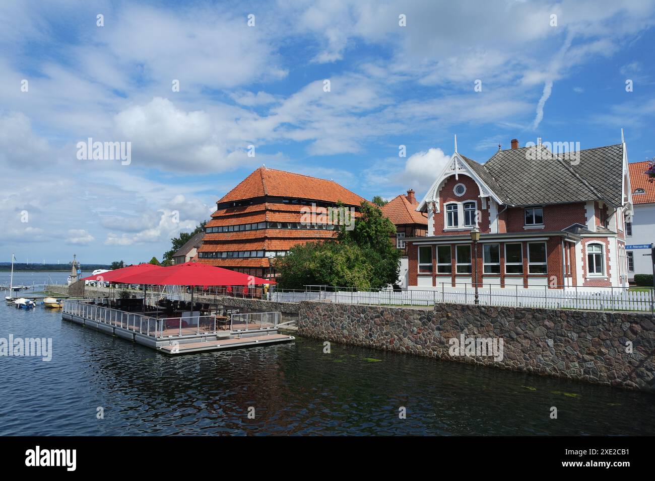 Neustadt in Holstein, Blick auf das Binnenwasser und Pagodenspeicher Stockfoto
