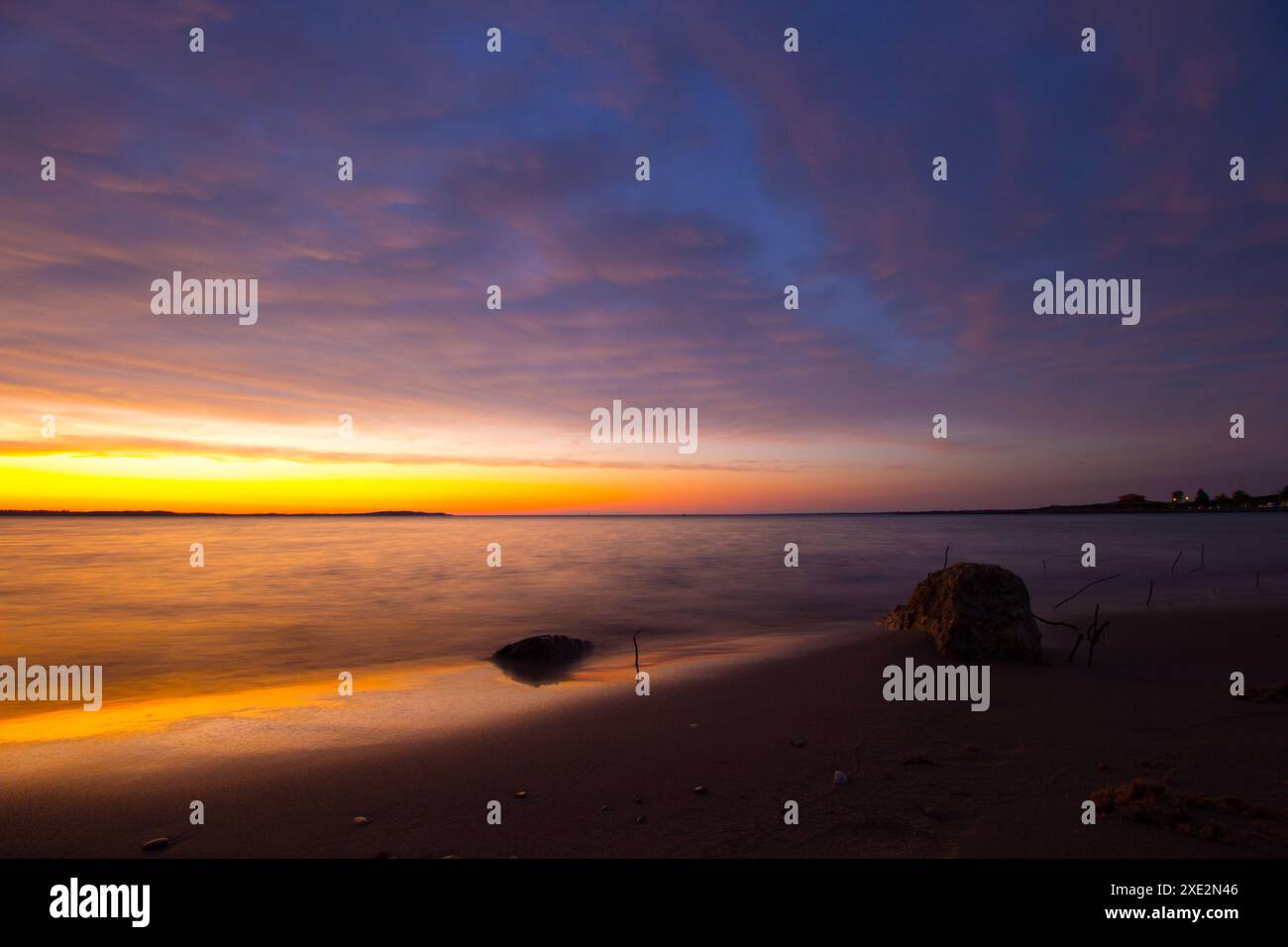 Blick auf den Sonnenuntergang in Elk Rapids, Michigan Stockfoto