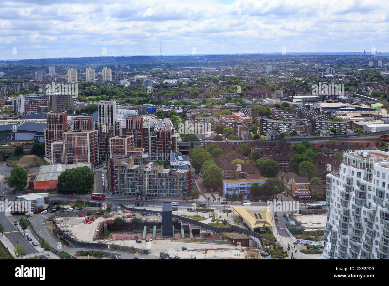 London, Vereinigtes Königreich, 15-06-24 . Battersea Power Station hat einen Aufzug auf einen der Schornsteine, von wo aus man einen fantastischen Blick auf London hat, dies ist ein beliebtes V Stockfoto
