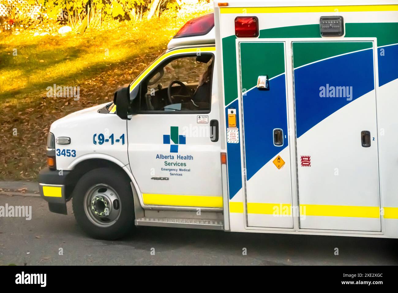 Calgary, Alberta, Kanada. Oktober 2023. Eine Nahaufnahme zu einem Rettungswagen der EMS Alberta Health Services. Stockfoto