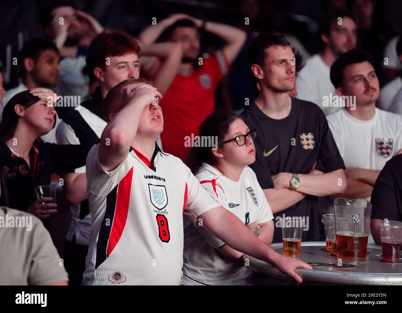 England-Fans bei 4theFans, Greenwich, sehen sich das Spiel der Gruppe C der UEFA Euro 2024 zwischen England und Slowenien an. Bilddatum: Dienstag, 25. Juni 2024. Stockfoto