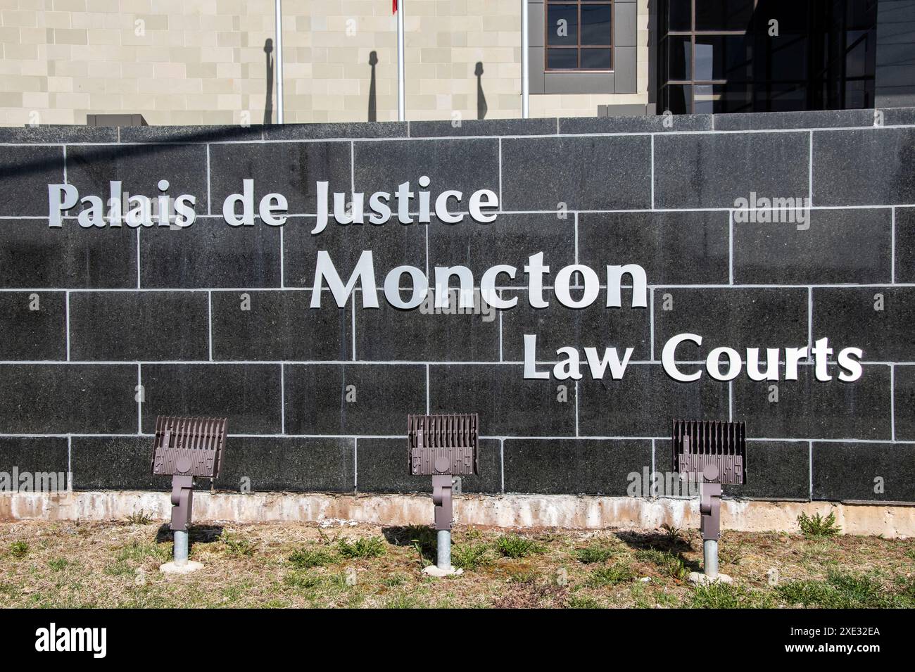 Gerichtsbeschriftung am Assomption Blvd im Zentrum von Moncton, New Brunswick, Kanada Stockfoto