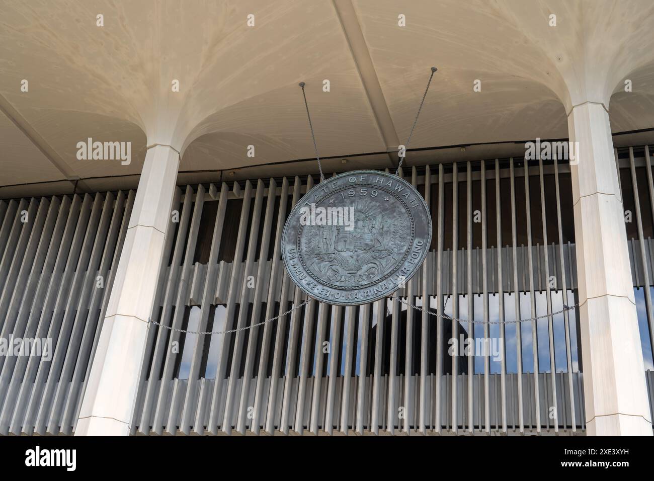 Siegel des Bundesstaates Hawaii auf dem Kapitolgebäude des US-Bundesstaates Hawaii in Honolulu, Hawaii. Stockfoto