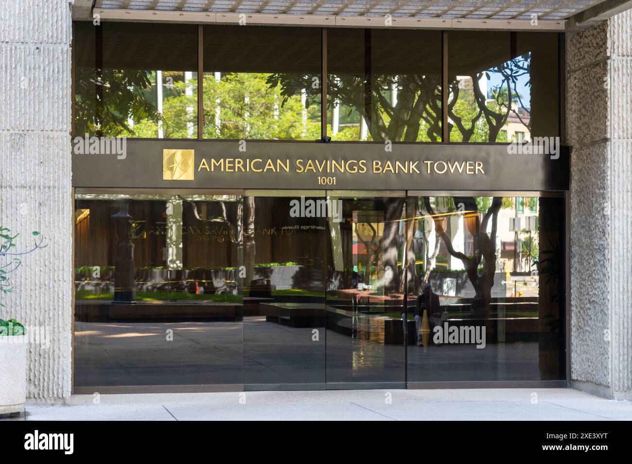 Der Eingang zur Hauptniederlassung der American Savings Bank im American Savings Bank Tower in Honolulu, USA. Stockfoto