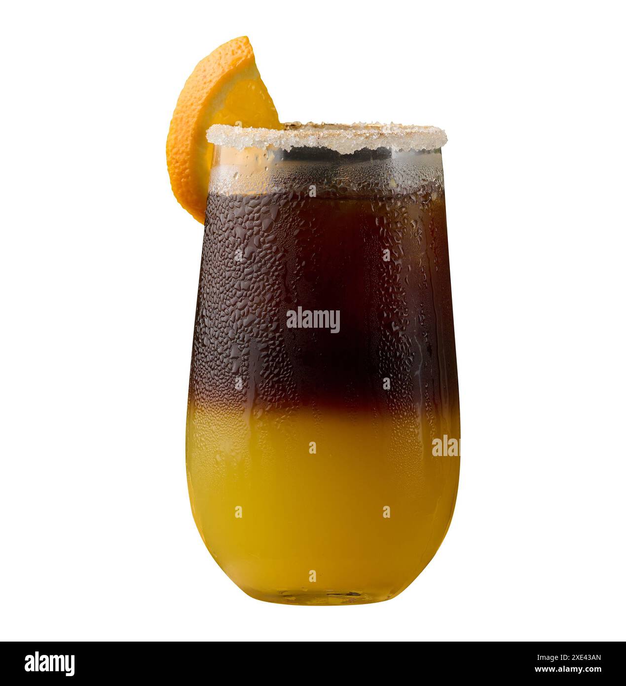 Eiskaffee mit Orangensaft in einem transparenten Glas, erfrischender Hummel Stockfoto