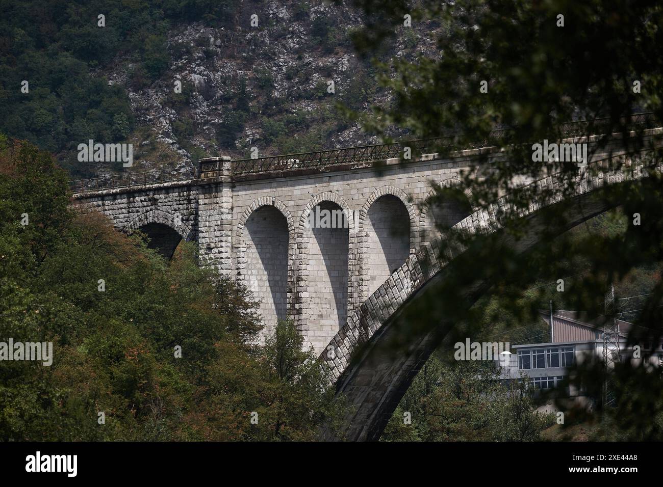 Solkan-Brücke, Slowenien, alte Steinbogenbahnbrücke Stockfoto