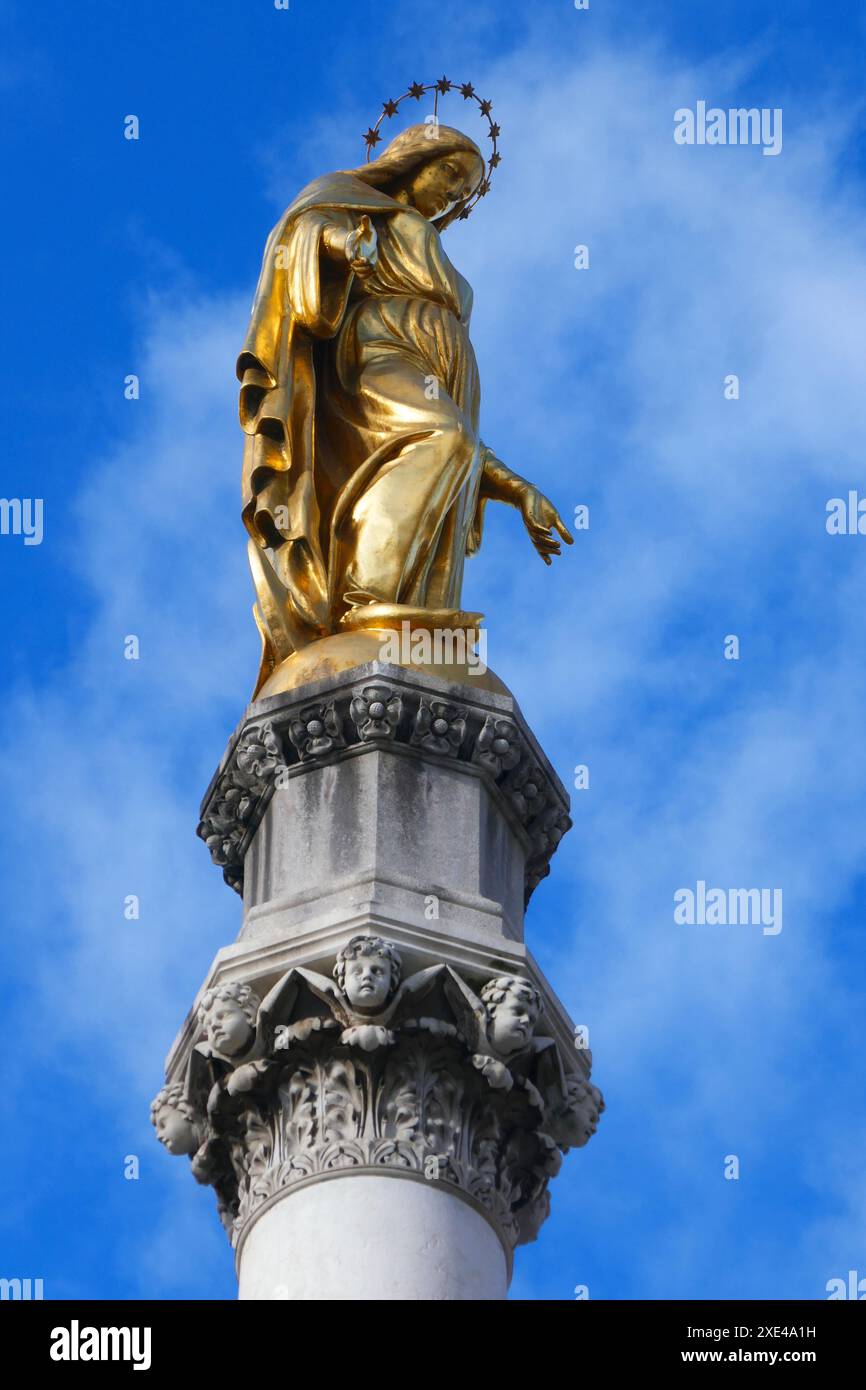 Zagreb Skulptur des Goldenen Engels vor der Kathedrale, Kroatien Stockfoto