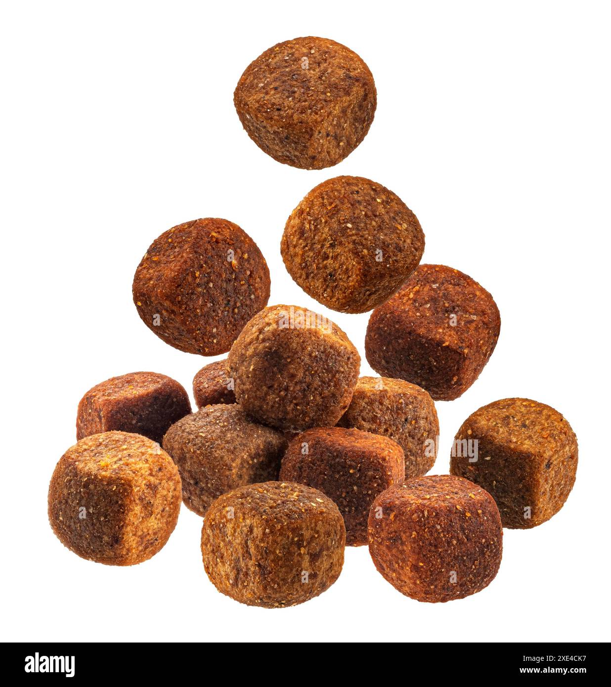 Trocken Katzenfutter isoliert auf weißem Hintergrund Stockfoto