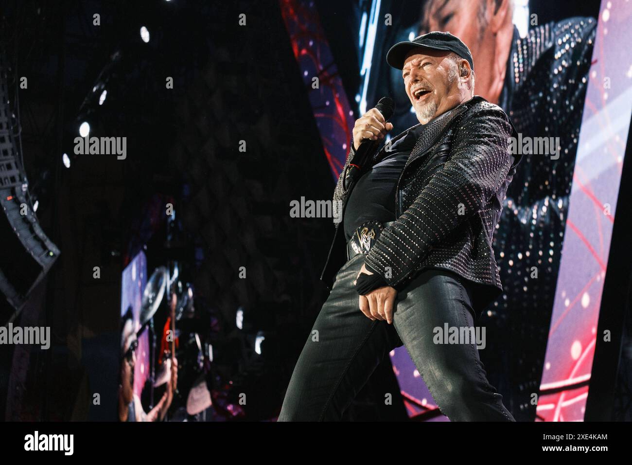 Italienischer Sänger Musikkonzert - Vasco Rossi - Live Vasco Rossi Bari Stadio San Nicola Italien Copyright: XIolandaxPompilio/TSCKx/xLiveMediax LPM 1419237 Stockfoto