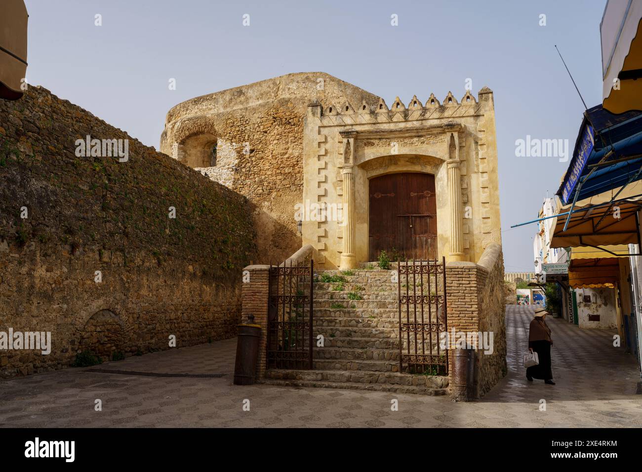 Zugang zu den Mauern Bab R'mel neben Bab Souk Stockfoto