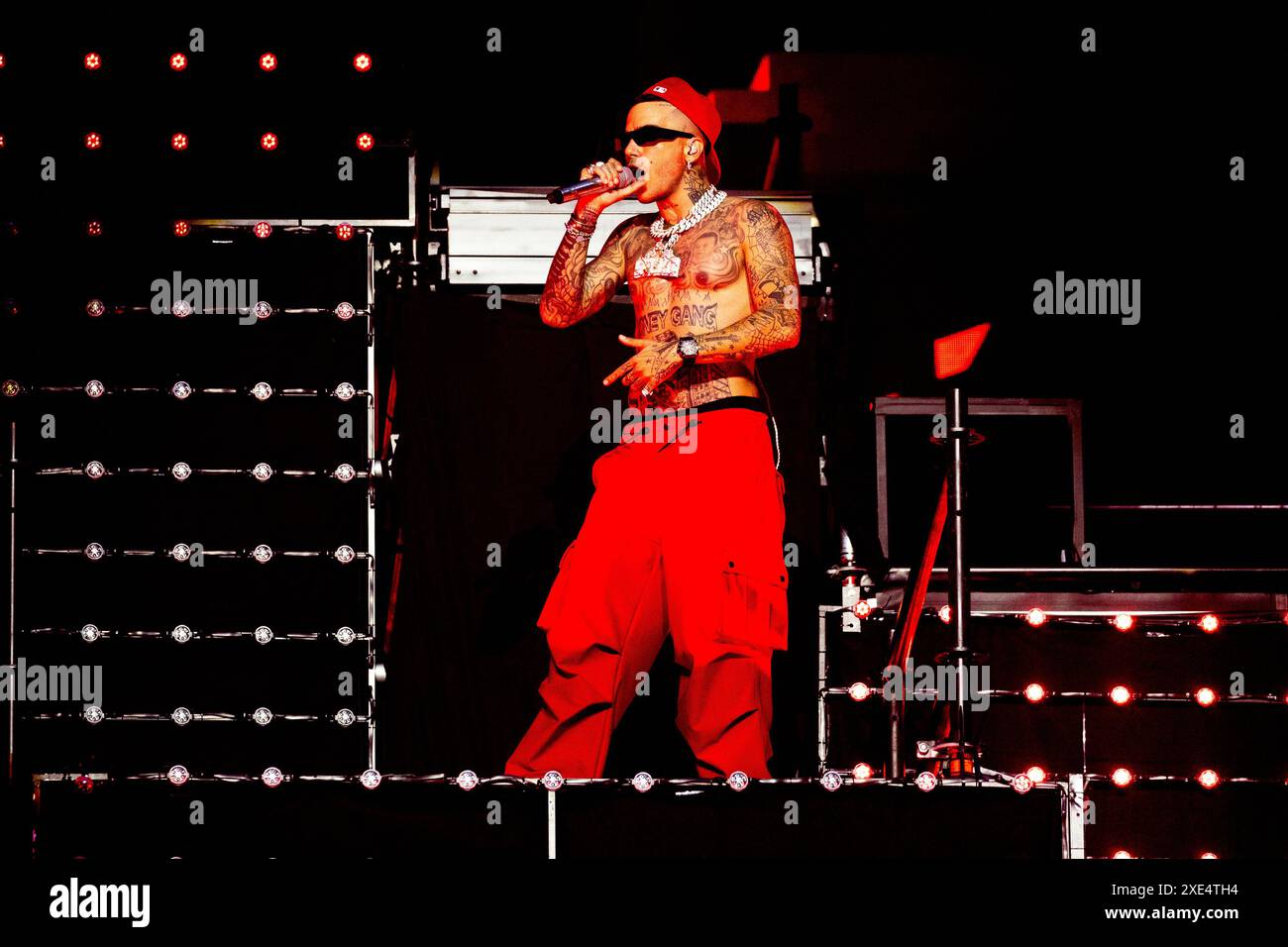 Mailand, Italien. Juni 2024. Sfera Ebbasta tritt am 25. Juni 2024 live im San Siro Stadion in Mailand auf (Foto: Mairo Cinquetti/NurPhoto) Credit: NurPhoto SRL/Alamy Live News Stockfoto