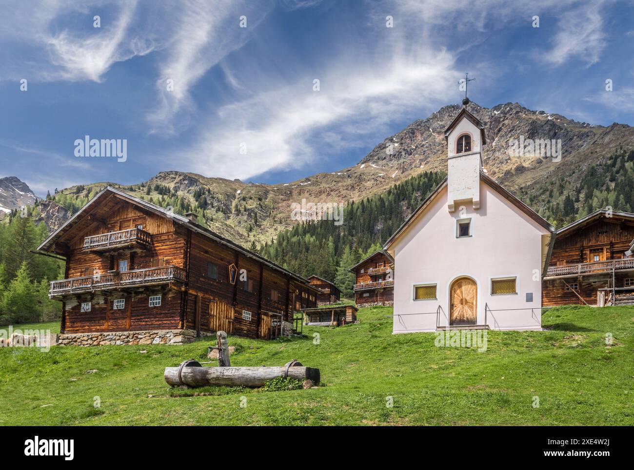 Geographie / Reise, Österreich, Oberstalleralm Hütten mit Schutzengelkapelle im Villgratental, ZUSATZRECHTE-CLEARANCE-INFO-NOT-AVAILABLE Stockfoto