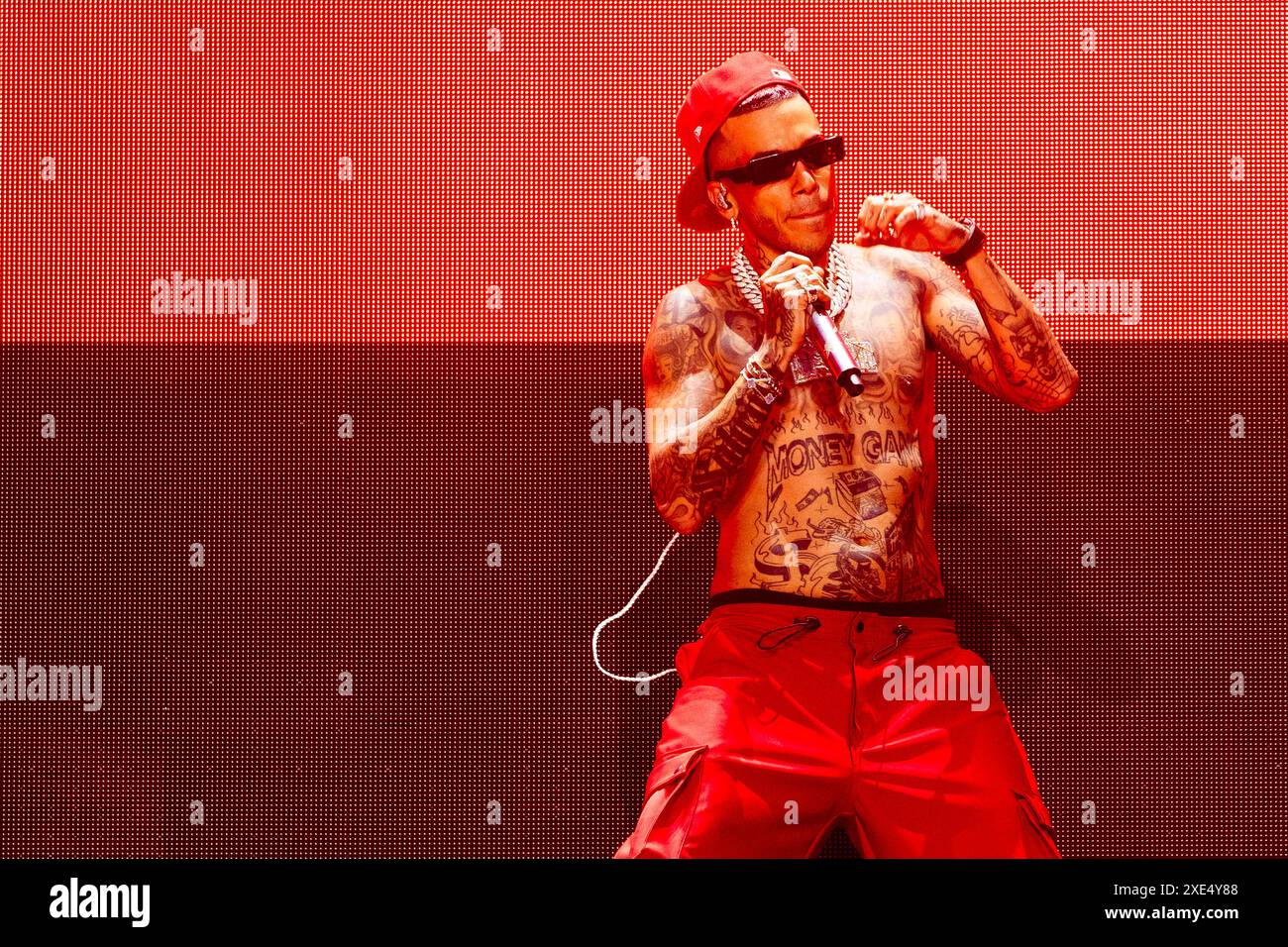 Sfera Ebbasta tritt am 25. Juni 2024 live im San Siro Stadion in Mailand auf Stockfoto