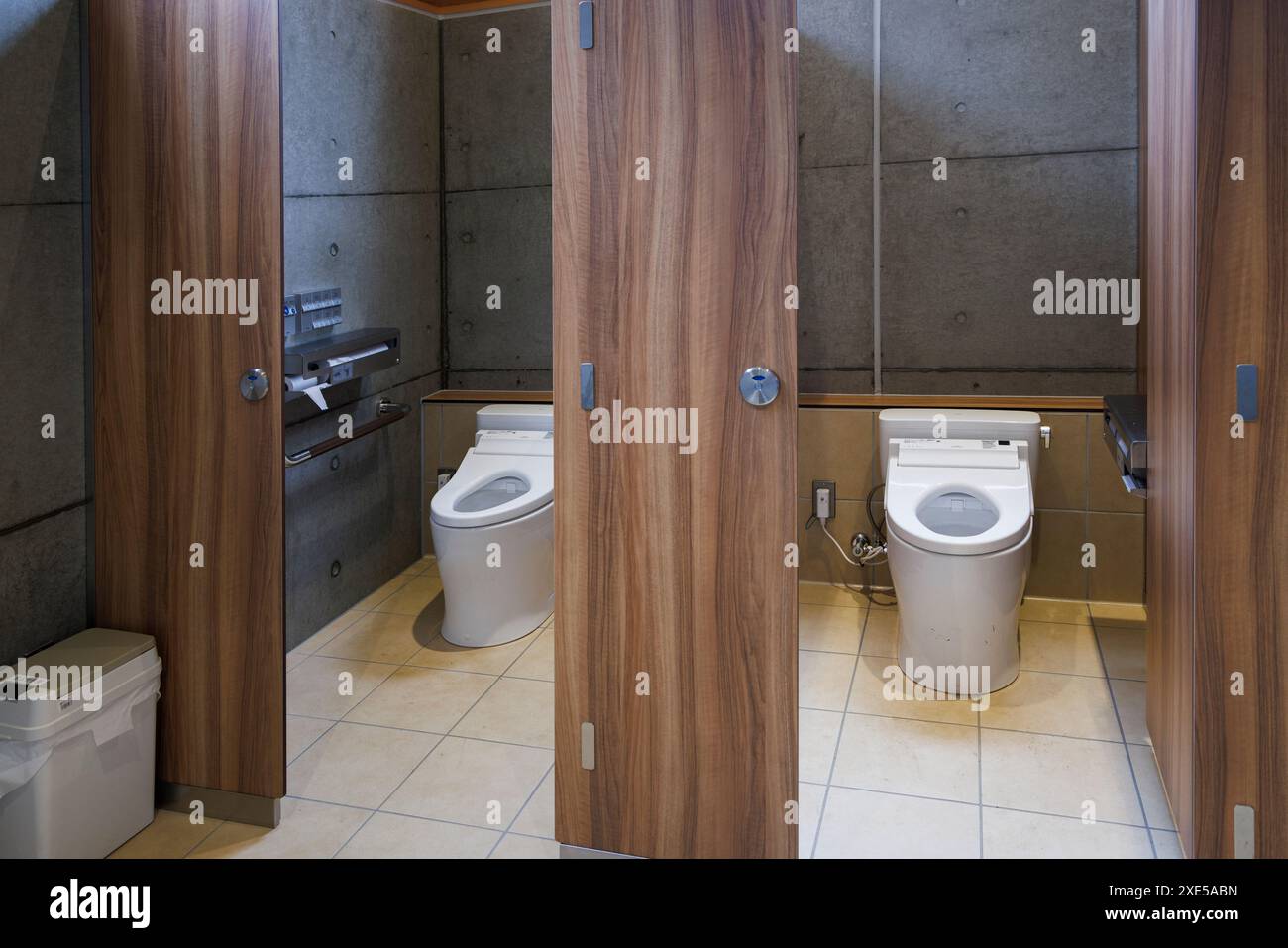 Öffentliche Toilette für Männer Stockfoto
