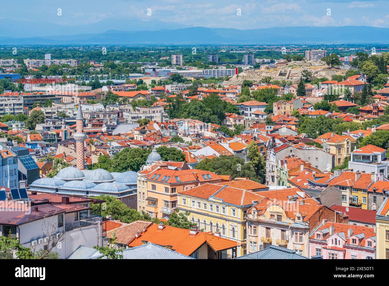 Plovdiv, Bulgarien. Malerischer Blick auf die Altstadt mit der Freitagsmoschee und dem Nebet Tepe Stockfoto