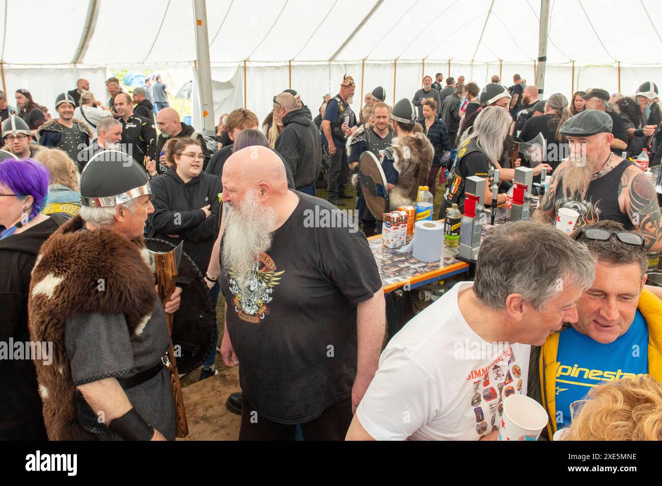 Die alljährlich im Hochsommer in Ollaberry auf den Shetlandinseln stattfindende Simmer Dim Bike Rallye , an der Biker aus ganz Großbritannien an den vier Tagen teilnehmen . Stockfoto