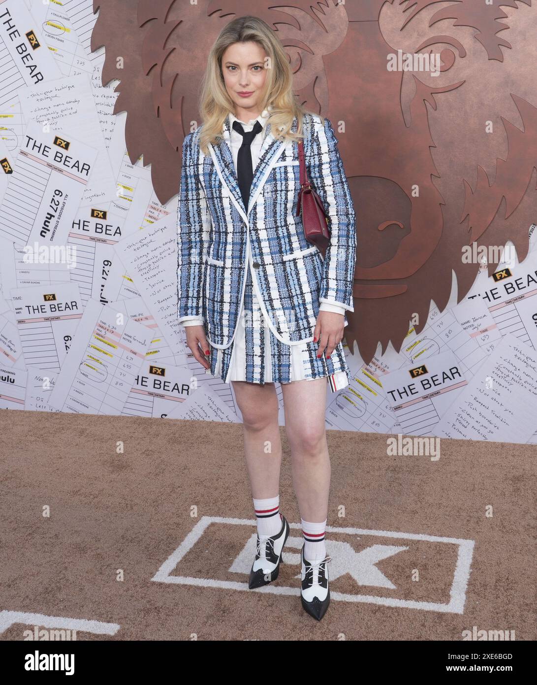 Gillian Jacobs kommt bei der Premiere der FX's THE BEAR Staffel 3 in Los Angeles, die am Dienstag im El Capitan Theatre in Hollywood, CA stattfindet. Juni 2024. (Foto: Sthanlee B. Mirador/SIPA USA) Stockfoto
