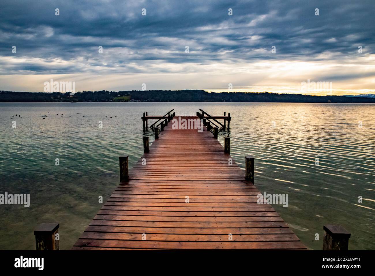 Seeufer, Reflexion, Bergsee, Berge, alpen, Himmel, Wasser, Wellen, Felsen, Wolken, Sonnenuntergang, bayern, staffelsee, ammersee, See Stockfoto