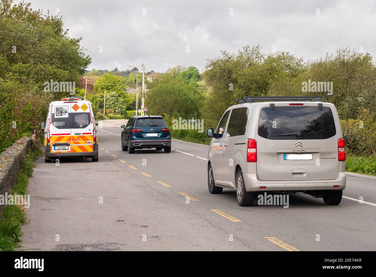 Irish Speed Van am Straßenrand fangen Geschwindigkeitsfahrer in Schull, West Cork, Irland. Stockfoto