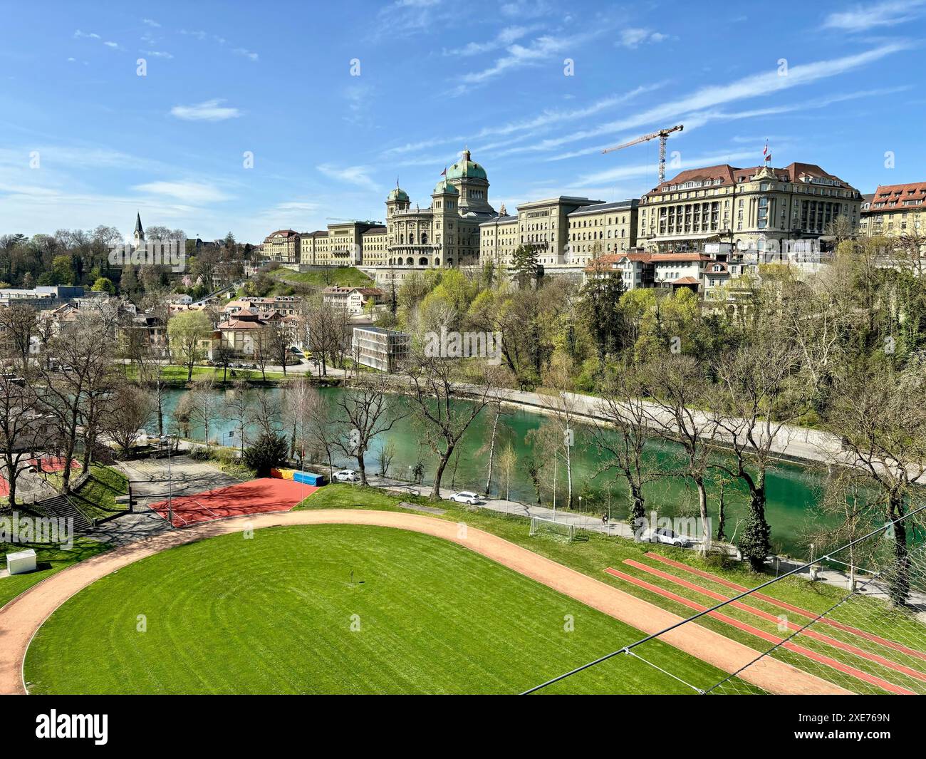 Südseitenansicht des Bundespalastes der Schweiz, ein Gebäude, in dem sich die Schweizerische Bundesversammlung befindet, Bern, Schweiz Stockfoto