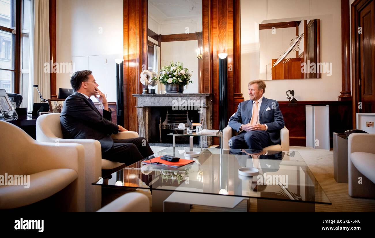 Den Haag, Niederlande, 03-06-2024 König Willem-Alexander empfängt den scheidenden Premierminister Mark Rutte zu einem abschließenden Gespräch im Noordeinde Palace. Bilder, die am 03.06.2024 gemacht wurden, aber erst kürzlich an die Presse veröffentlicht wurden. Quelle: NLBeeld/POOL/Koen van Weel Stockfoto