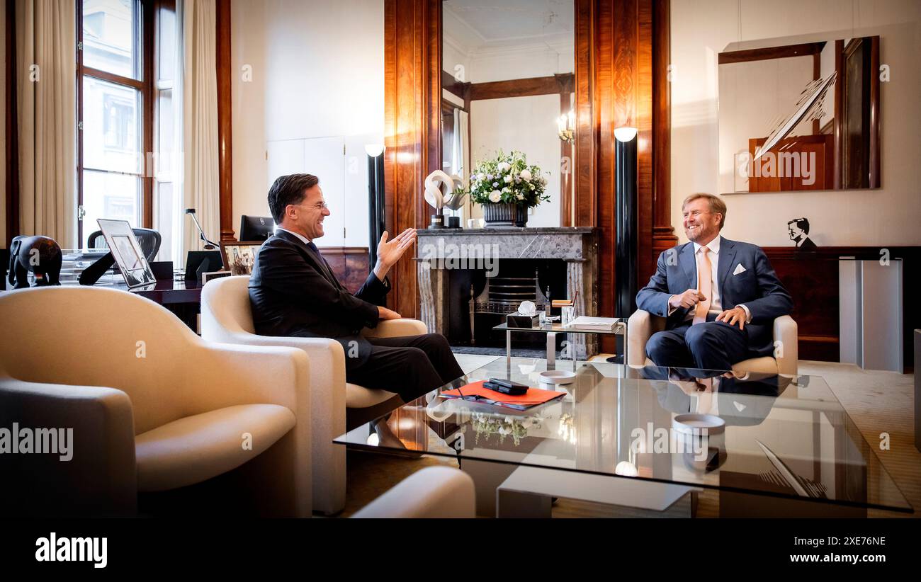 Den Haag, Niederlande, 03-06-2024 König Willem-Alexander empfängt den scheidenden Premierminister Mark Rutte zu einem abschließenden Gespräch im Noordeinde Palace. Bilder, die am 03.06.2024 gemacht wurden, aber erst kürzlich an die Presse veröffentlicht wurden. Quelle: NLBeeld/POOL/Koen van Weel Stockfoto