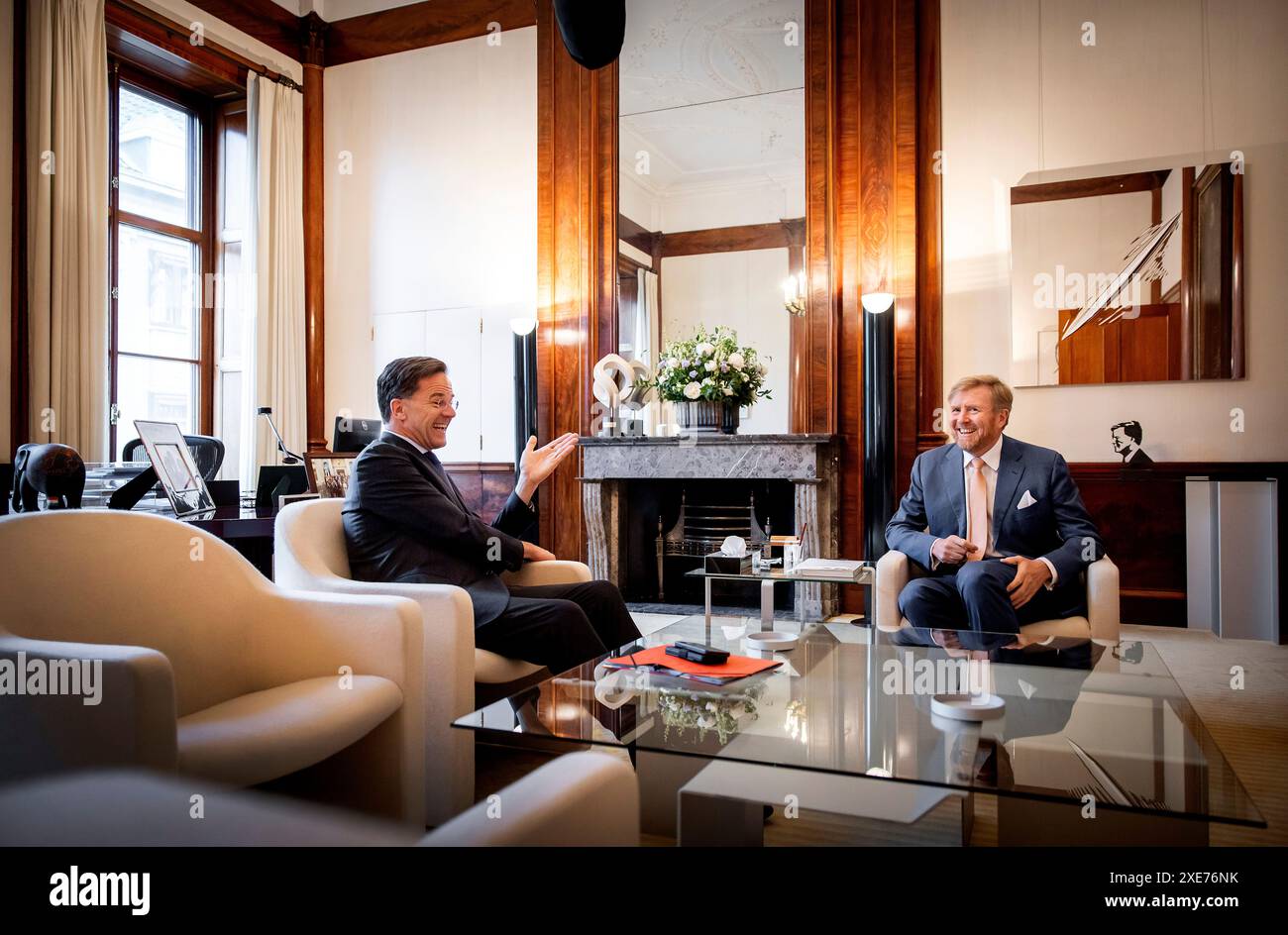 Den Haag, Niederlande, 03-06-2024 König Willem-Alexander empfängt den scheidenden Premierminister Mark Rutte zu einem abschließenden Gespräch im Noordeinde Palace. Bilder, die am 03.06.2024 gemacht wurden, aber erst kürzlich an die Presse veröffentlicht wurden. Quelle: NLBeeld/POOL/Koen van Weel Stockfoto
