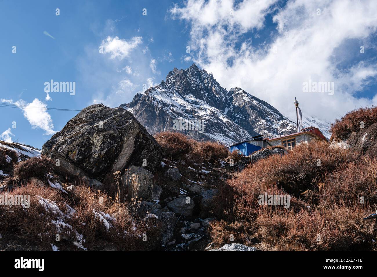 Aufstieg zum felsigen Gipfel von Langtang Lirung, Langtang Valley Trek, Himalaya, Nepal, Asien Stockfoto