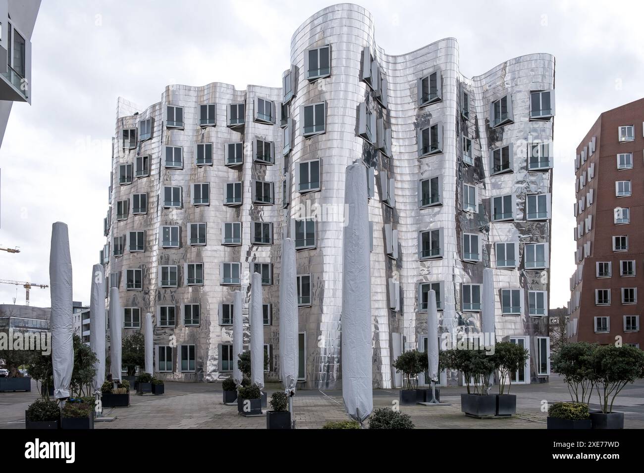 Blick auf den Neuen Zollhof, Teil des umgestalteten Hafens Düsseldorf, Düsseldorf, Nordrhein-Westfalen Stockfoto