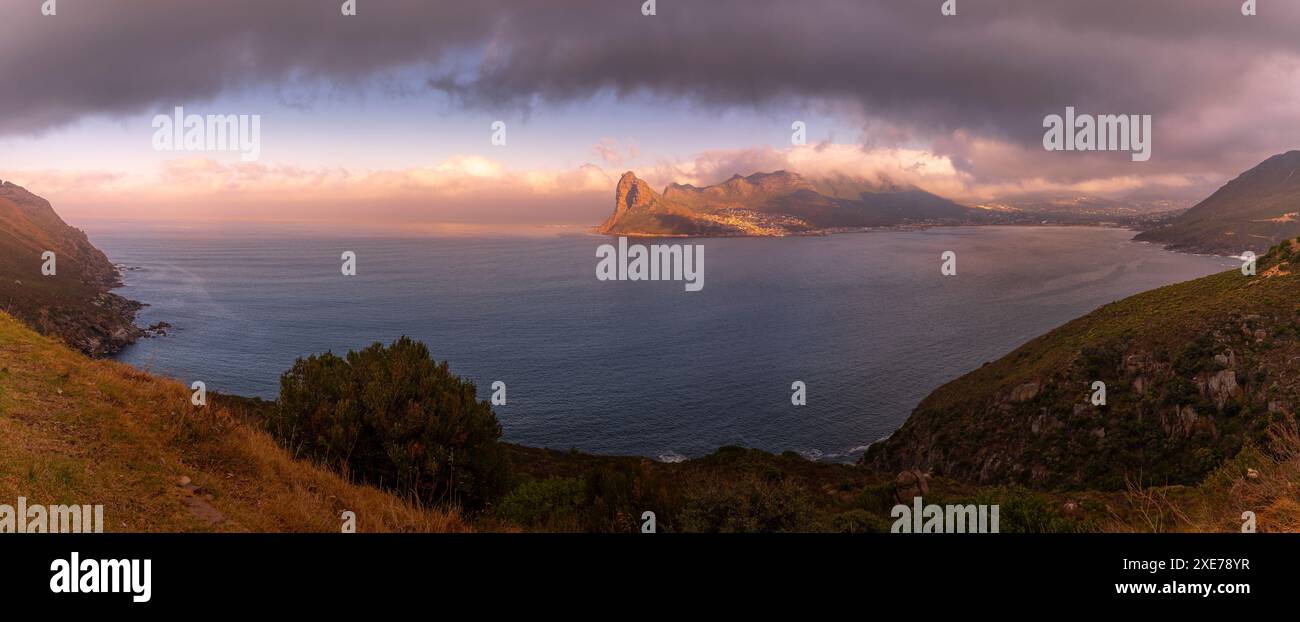 Blick auf Hout Bay vom Chapmans Peak Drive, Hout Bay, Table Mountain National Park, Kapstadt, Westkap, Südafrika, Afrika Stockfoto