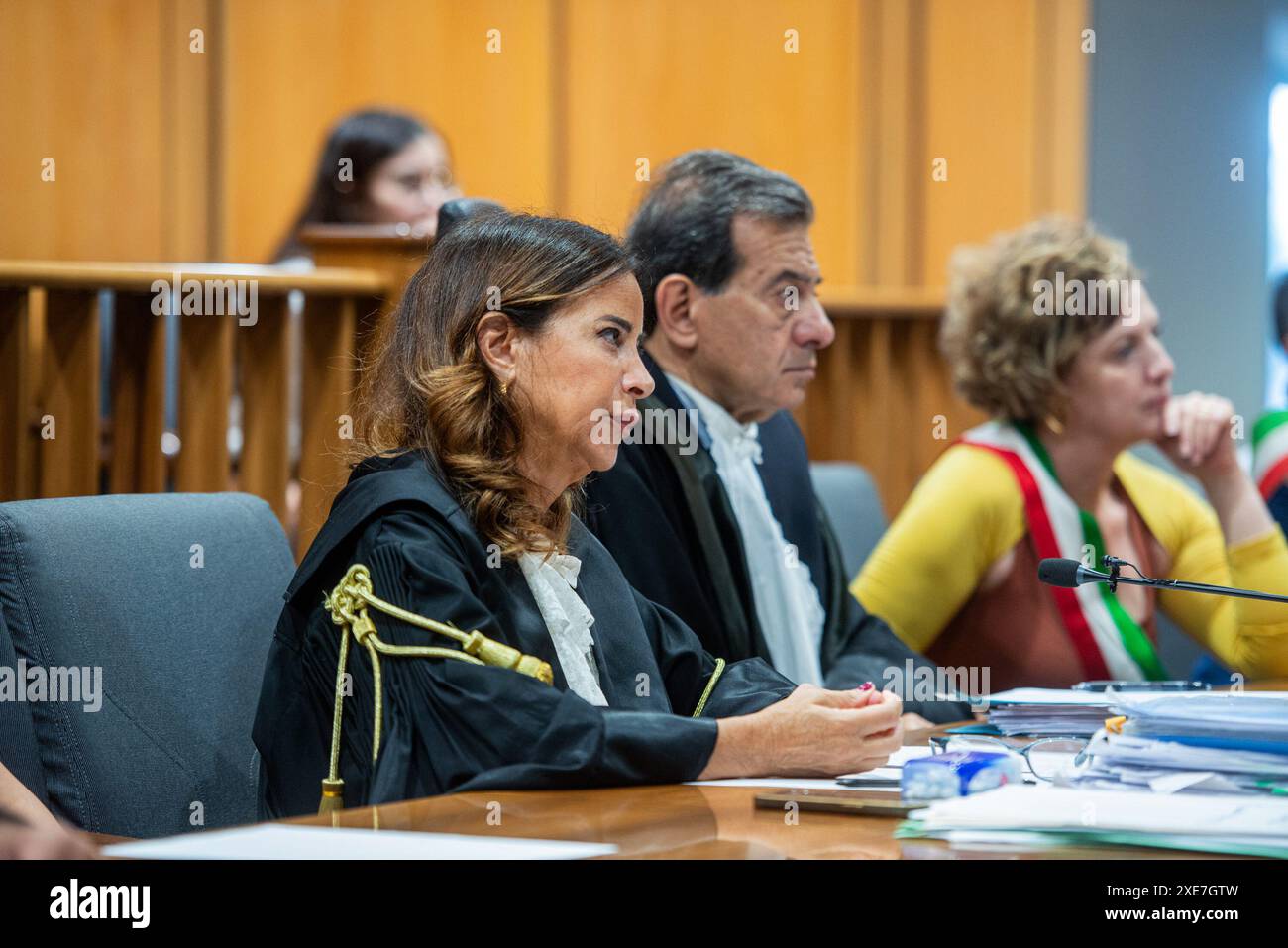 Omicidio Mario Cerciello Raga udienza in Corte D’appello al Tribunale di Roma- Roma, Italia - Nella foto il Presidente Dott. Francesco Neri e il Consigliere Dott.ssa Angela Tursi - Mercoledì 26 Giugno 2024 (Foto Valentina Stefanelli / LaPresse) Mario Cerciello Raga Anhörung vor dem Berufungsgericht am Gericht Rom, Italien - auf dem Foto Präsident Dott. Francesco Neri und Dott.ssa Angela Tursi – Mittwoch, 26. Juni 2024 (Foto Valentina Stefanelli / LaPresse) Stockfoto
