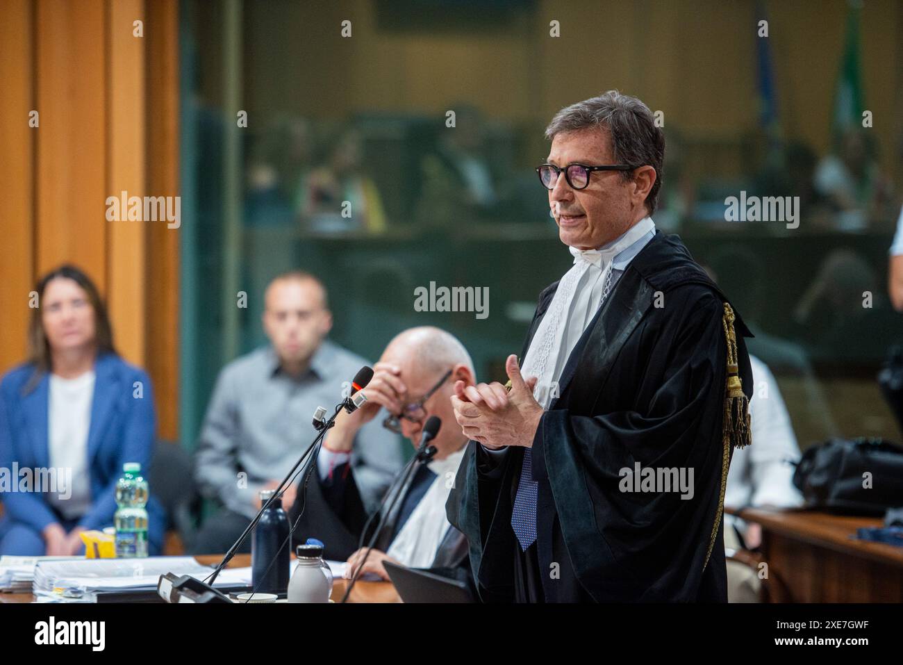 Omicidio Mario Cerciello Raga udienza in Corte D’appello al Tribunale di Roma- Roma, Italia - Nella foto Francesco Petrelli avvocato della difesa di Gabriele Natale Hjorth - Mercoledì 26 Giugno 2024 (Foto Valentina Stefanelli / LaPresse) Mario Cerciello Raga Anhörung vor dem Berufungsgericht am Gericht Rom - Rom, Italien - auf dem Foto Francesco Petrelli der Verteidiger von Gabriele Natale Hjorth - Mittwoch, 26. Juni 2024 (Foto Valentina Stefanelli / LaPresse) Stockfoto