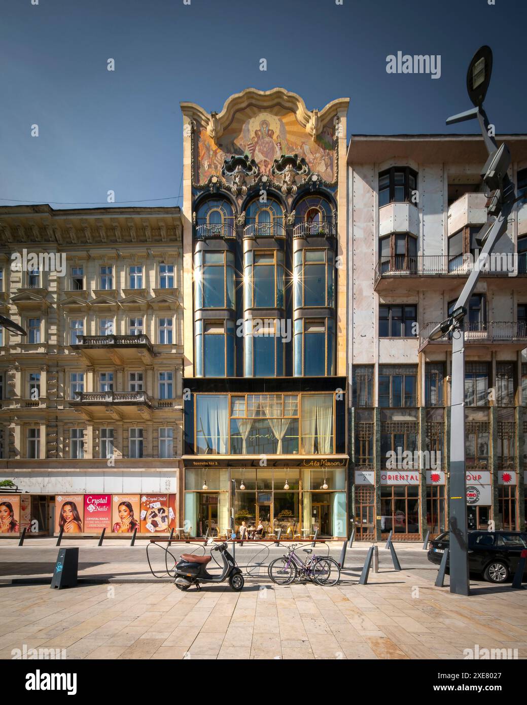 06.12.24. Budapest, Ungarn. Budapester Weitwinkel Stadtbild über das alte türkische Bankgebäude. Stockfoto