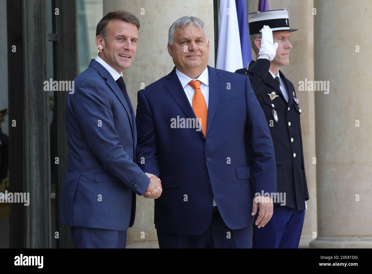 Paris, Frankreich, 26. juni 2024, Arbeitsessen zwischen dem französischen Präsidenten Emmanuel Macron und dem ungarischen Premierminister Viktor Orban. Credit Francois Loock/Alamy Live News Stockfoto