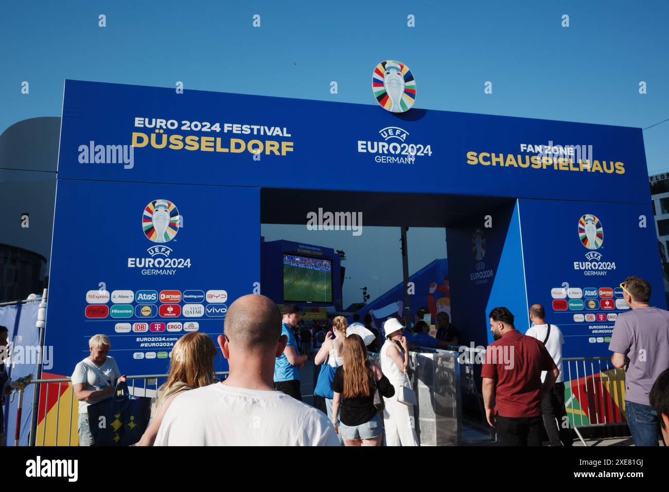 Düsseldorf 25. JUNI 2024 LiveFußball im Fan Zone Schauspielhaus