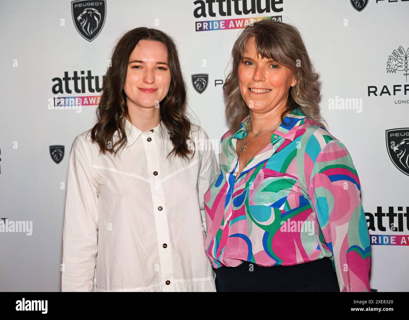 LONDON, GROSSBRITANNIEN. Juni 2024. Caroline Litman und Kate Litman nehmen an den Attitude Pride Awards 2024 im Raffles London, The OWO, London, UK, Teil. Quelle: Siehe Li/Picture Capital/Alamy Live News Stockfoto
