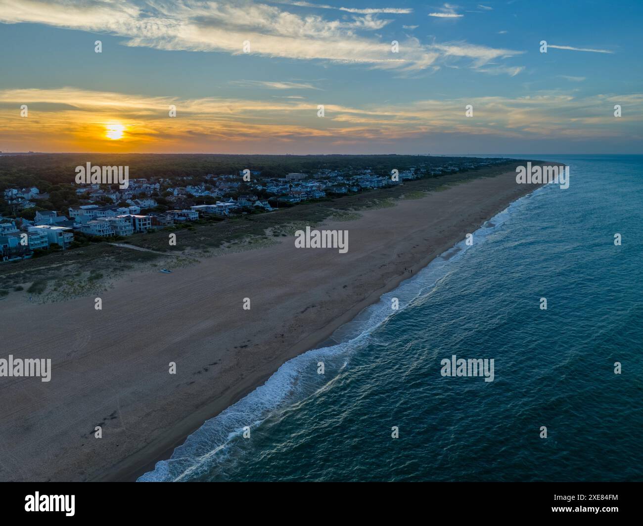 Wunderschöner Sonnenuntergang Am Strand, Blick Aus Der Vogelperspektive Virginia Beach, Virginia Stockfoto