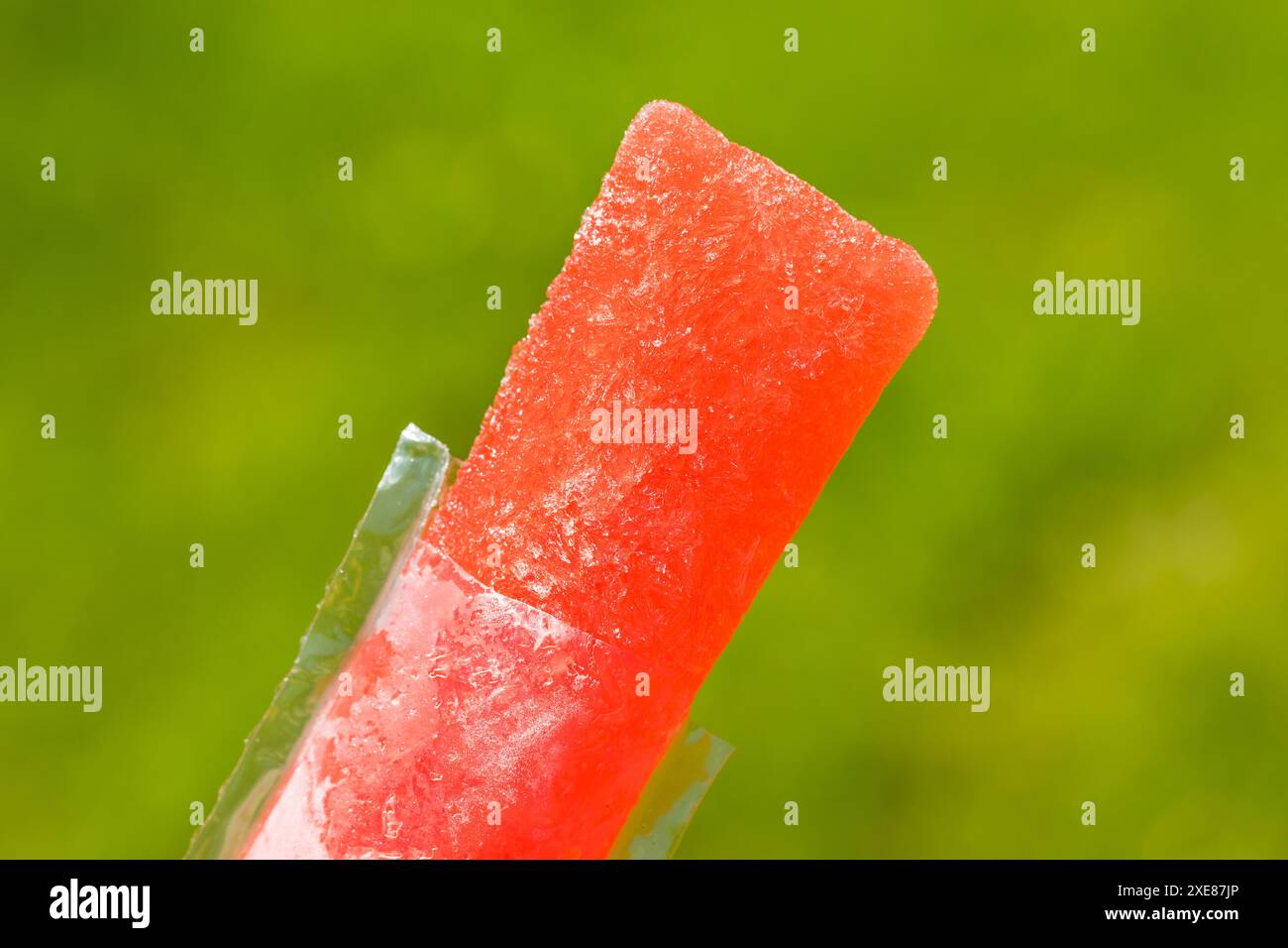 Bunte Süßes Gefrierfach Pop Popsicles mit Wassermelone Lime und Kirsche Stockfoto