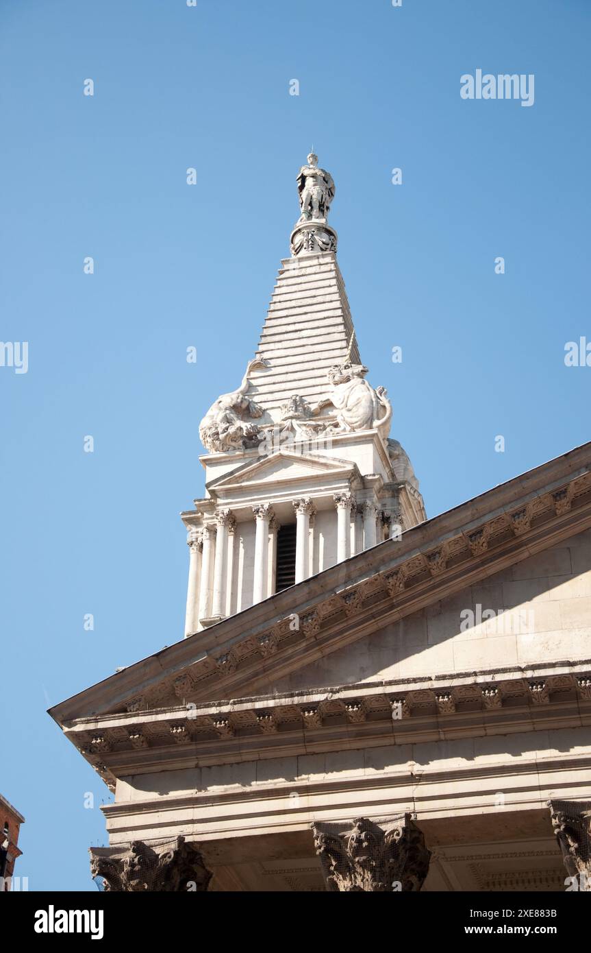 Turm der St George's Bloomsbury Church, Bloomsbury Way, Bloomsbury, London, England, Vereinigtes Königreich, Vereinigtes Königreich Stockfoto