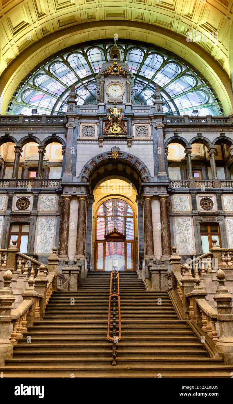Antwerpen, Belgien, 29. Mai 2019, der Antwerpener Bahnhof ist architektonisch prächtig Stockfoto