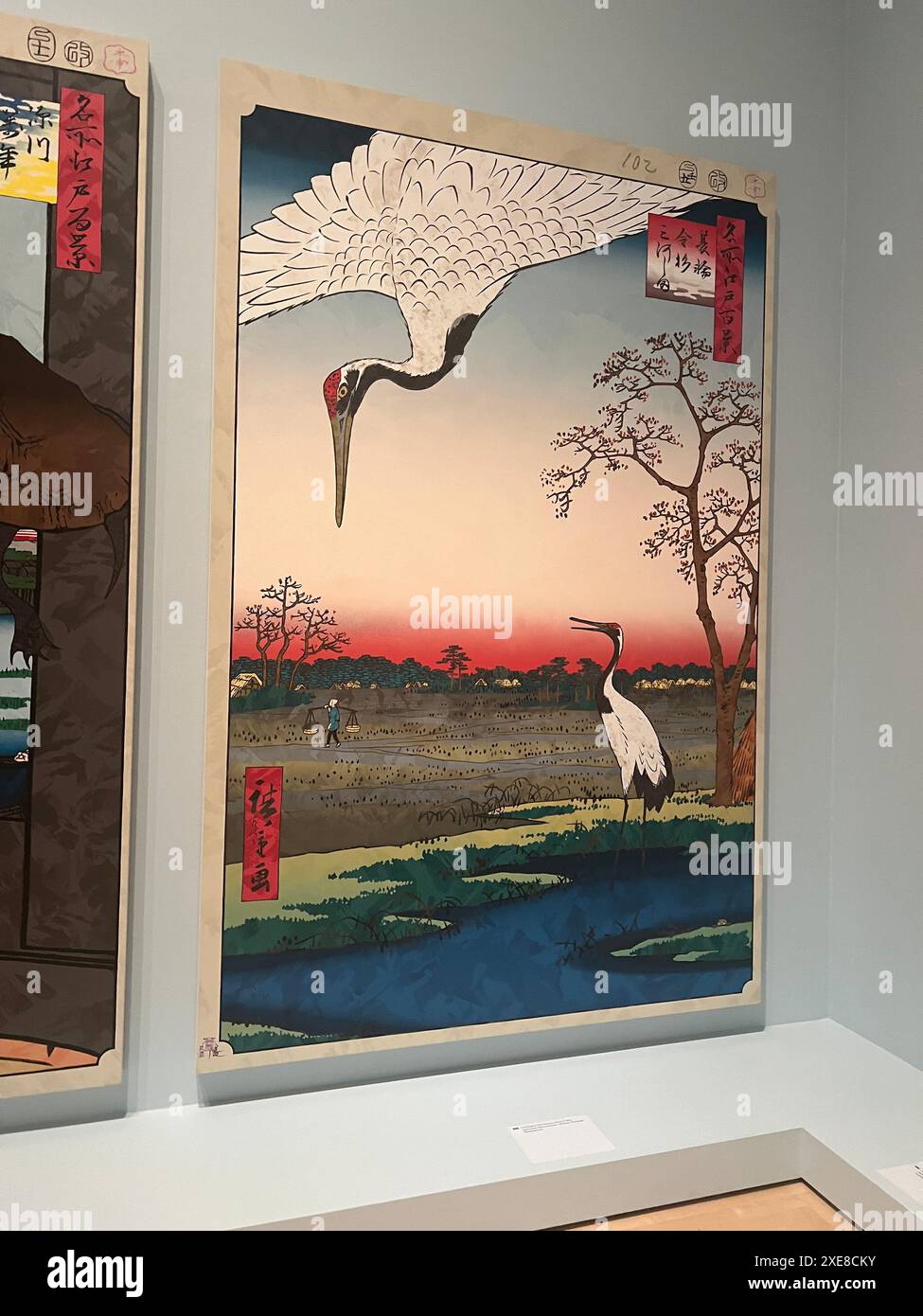 Zum ersten Mal seit 24 Jahren kehrt Utagawa Hiroshige mit 100 berühmten Ausblicken auf Edo – einer der größten Schätze des Brooklyn Museums – wieder in die Öffentlichkeit zurück. Das komplette Set dieser gefeierten Drucke des Museums gehört zu den besten der Welt, voller lebendiger Farben, die Jahrzehnte im Dunkeln erhalten haben. Der Künstler Takashi Murakami (* 1962 in Tokio, Japan) entführt Hiroshiges Ansichten mit einer Reihe eigener Gemälde in ein fantastischeres Reich. Entstanden in direkter Reaktion auf 100 berühmte Ansichten von Edo, laden diese Werke dazu ein, Hiroshiges Welt und seine Beiträge zur globalen Kunstgeschichte zu überdenken. Stockfoto