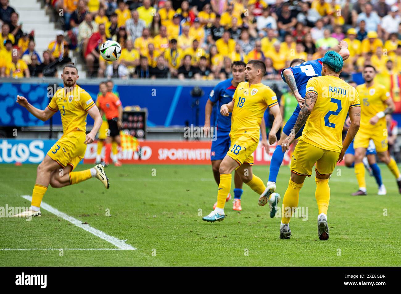 Tor für die Slowakei 1:0 durch Ondrej Duda (Slovakei #08) mit Kopfball GER, Slowakei (SVK) vs. Rumänien (ROU), Fussball Europameisterschaft, UEFA EURO 2024, Gruppe E, 3. Spieltag, 26.06.2024 Foto: Eibner-Pressefoto/Roger Buerke Stockfoto