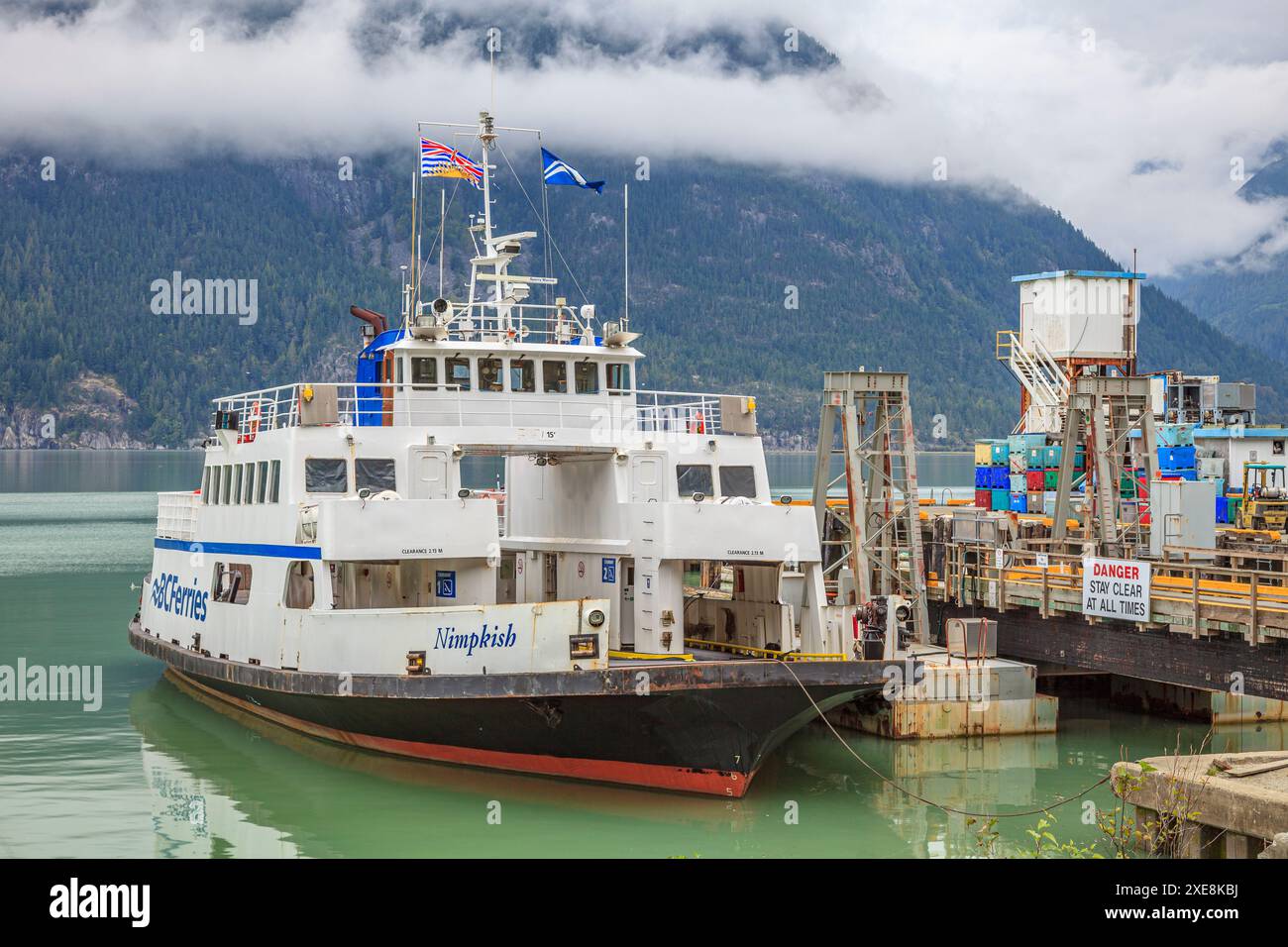 Die BC Fähren Schiff MV Nimpkish gebunden das Dock in Bella Coola für Reparaturen Stockfoto