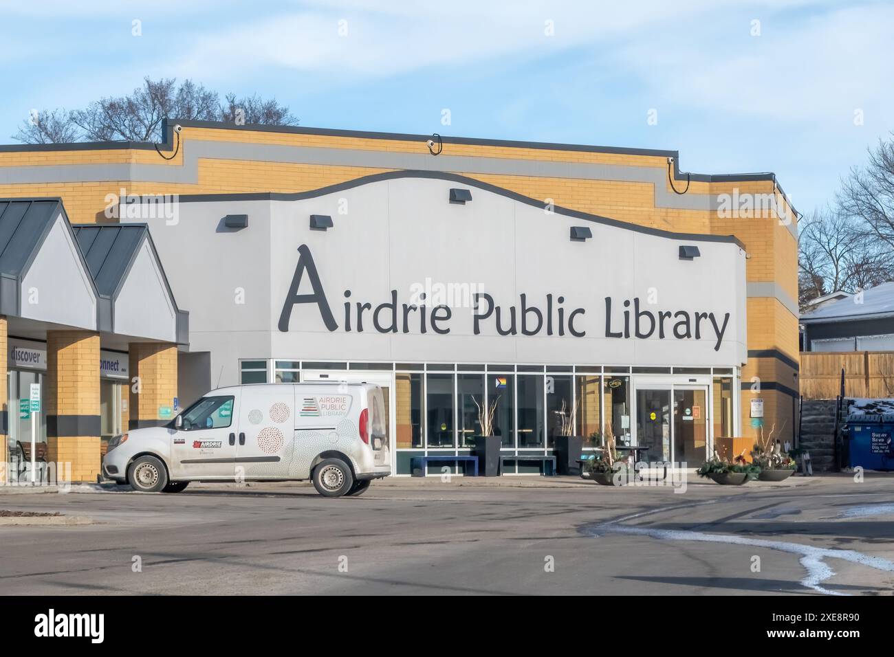 Airdrie, Alberta, Kanada. Februar 2024. Das Gebäude der Airdrie Public Library. Stockfoto