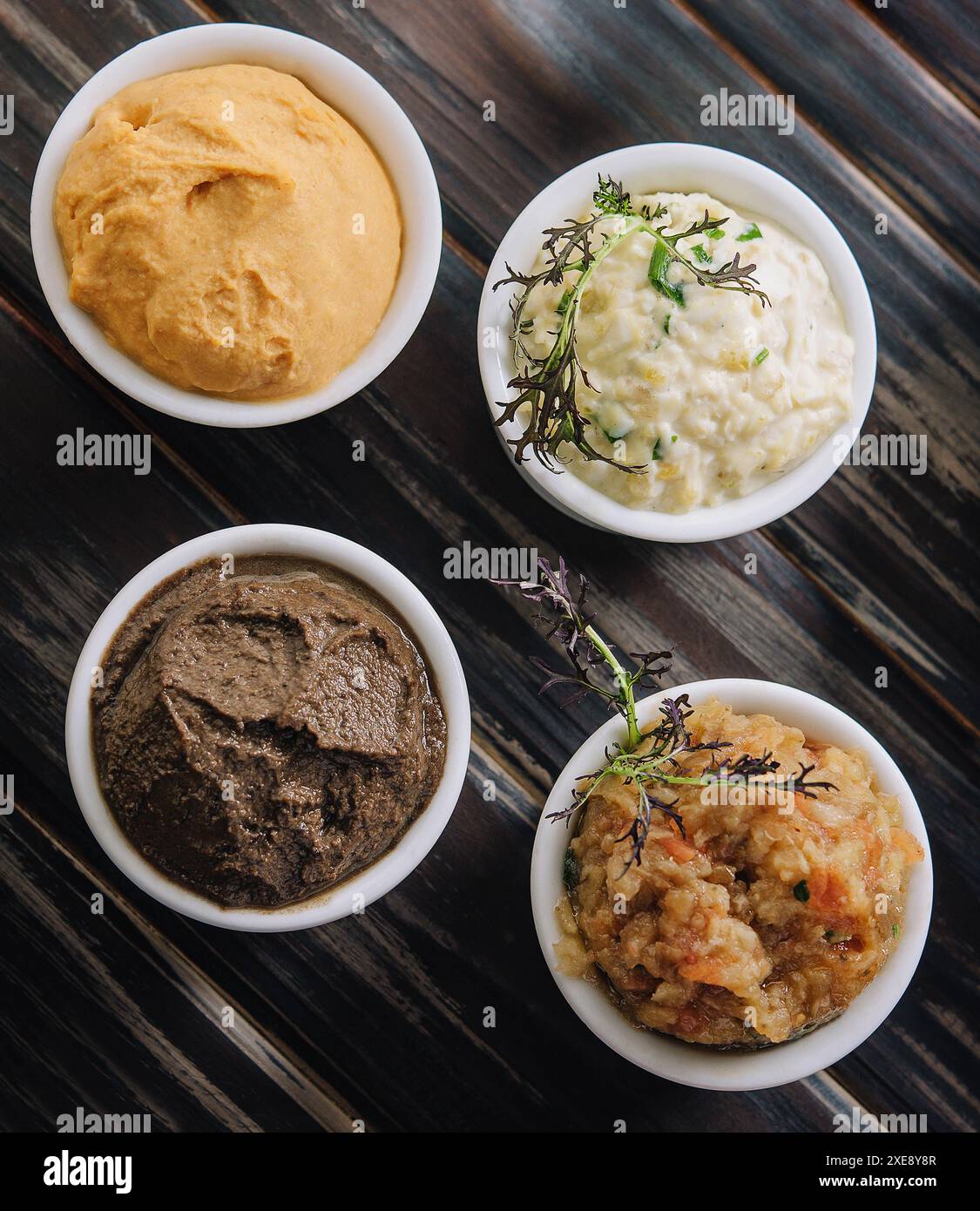 Auswahl an orientalischen Speisen, Blick auf Mezze von oben Stockfoto