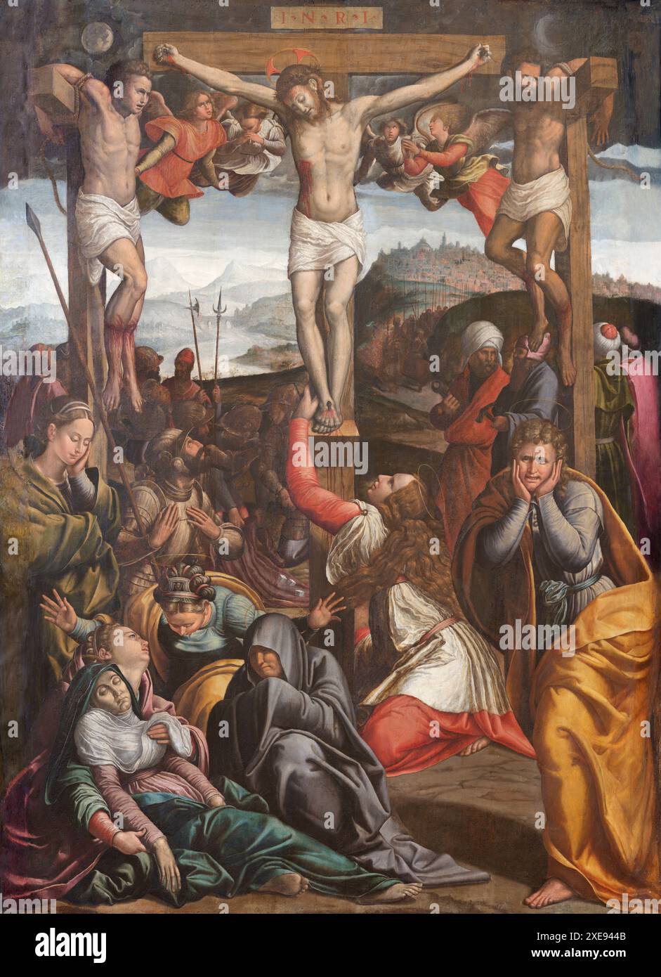 ASSISI, ITALIEN - 17. MAI 2024: Das Gemälde der Kreuzigung in der Kathedrale San Rufino von Dono Doni (1500–1575). Stockfoto