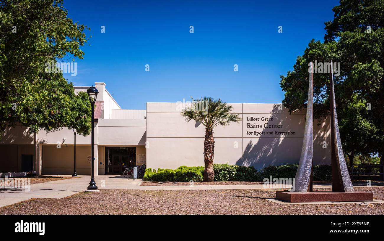 Claremont, Kalifornien, USA - 30. März 2017: Außenansicht des Liliore Green Rains Center for Sport and Recreation am Pomona College. Stockfoto
